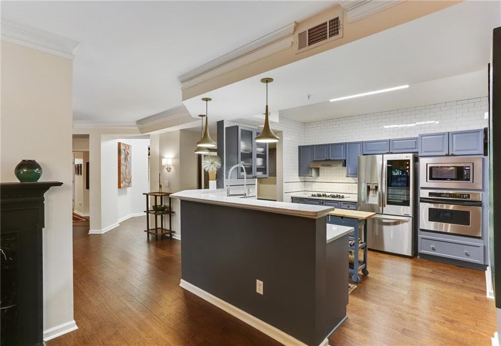 2 bedroom, 3 bathroom, 1,937 sq ft condominium sold at 3275 Lenox Road 113, Atlanta, GA 30324
