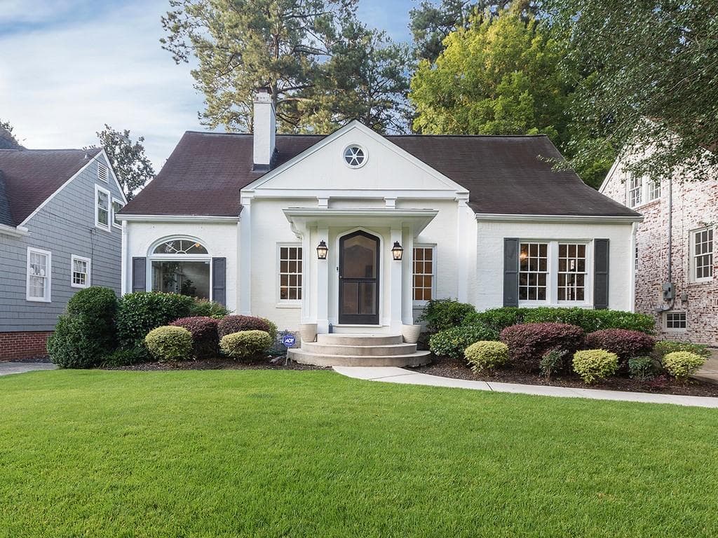 3 bedroom, 3 bathroom, 2,506 sq ft single family residence sold at 2913 North Hills Drive, Atlanta, GA 30305