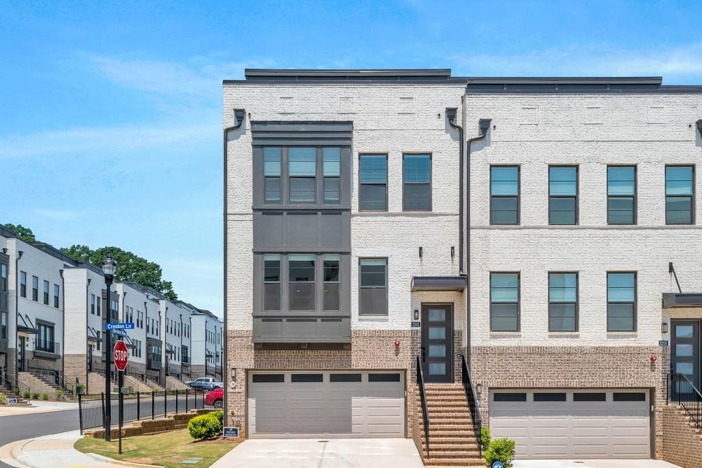 4 bedroom, 5 bathroom, 3,130 sq ft townhouse sold at 2201 Croston Lane 39, Smyrna, GA 30080