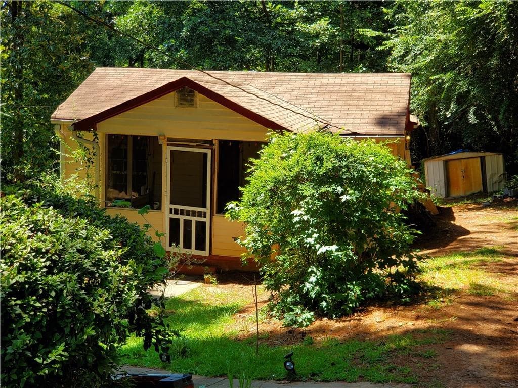 3 bedroom, 2 bathroom, 1,200 sq ft single family residence sold at 1829 County Line Road, Atlanta, GA 30331