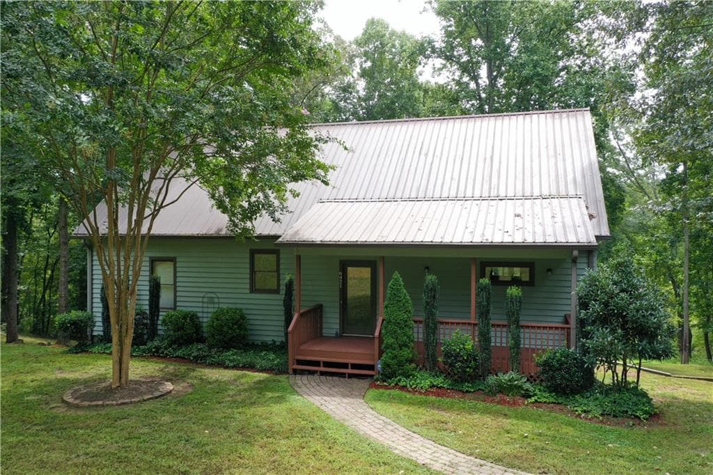 4 bedroom, 3 bathroom single family residence sold at 6421 Yellow Creek Road, Murrayville, GA 30564