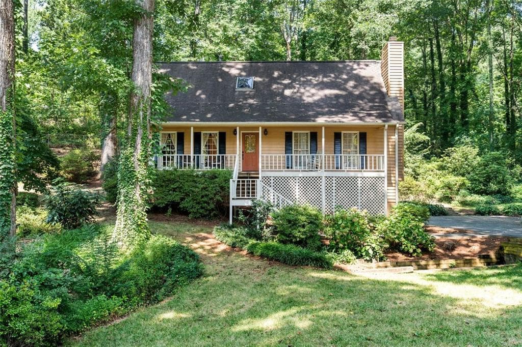 3 bedroom, 2 bathroom, 2,009 sq ft single family residence sold at 3761 WINSLOW Court, Marietta, GA 30062