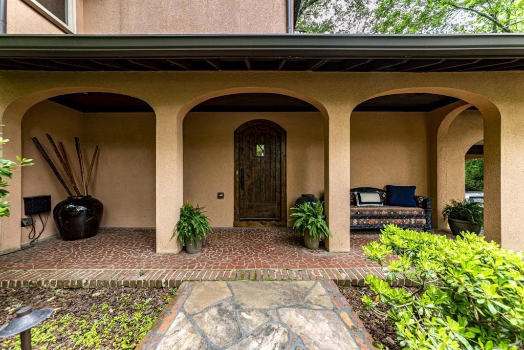 3 bedroom, 4 bathroom, 3,300 sq ft single family residence sold at 899 Cumberland Road, Atlanta, GA 30306