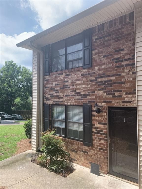 2 bedroom, 2 bathroom, 986 sq ft condominium sold at 1235 Riverside Drive 1F, Gainesville, GA 30501
