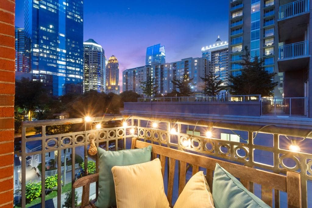 2 bedroom, 2 bathroom, 1,933 sq ft condominium sold at 206 11th Street 703, Atlanta, GA 30309
