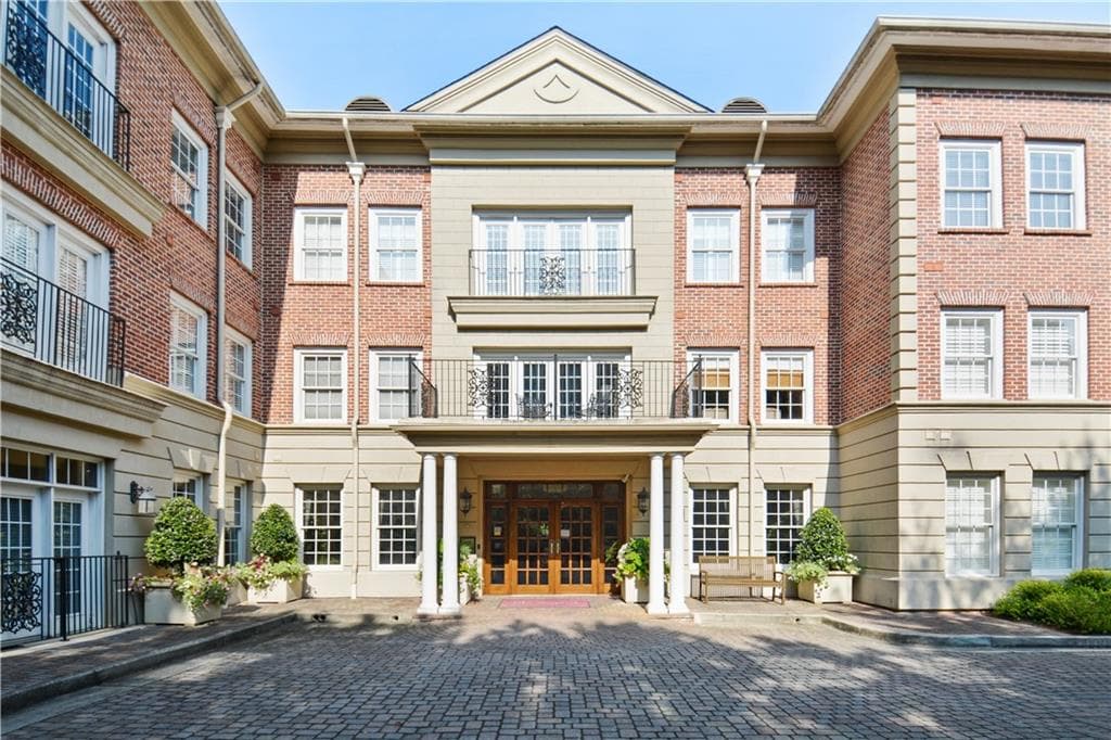 2 bedroom, 2 bathroom, 1,281 sq ft condominium sold at 5415 Northland Drive 203, Atlanta, GA 30342