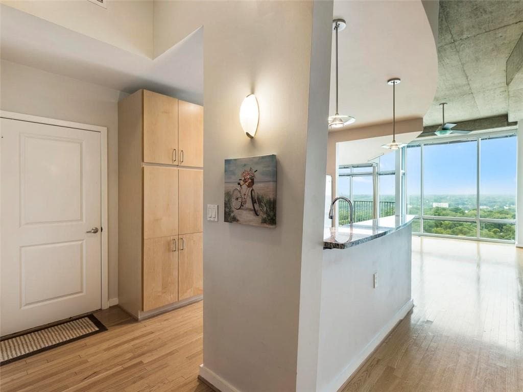 1 bedroom, 1 bathroom, 703 sq ft condominium sold at 923 Peachtree Street 1637, Atlanta, GA 30309