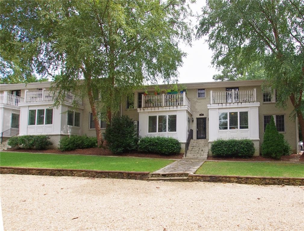 2 bedroom, 1 bathroom, 944 sq ft condominium sold at 1879 Johnson Road 8, Atlanta, GA 30306