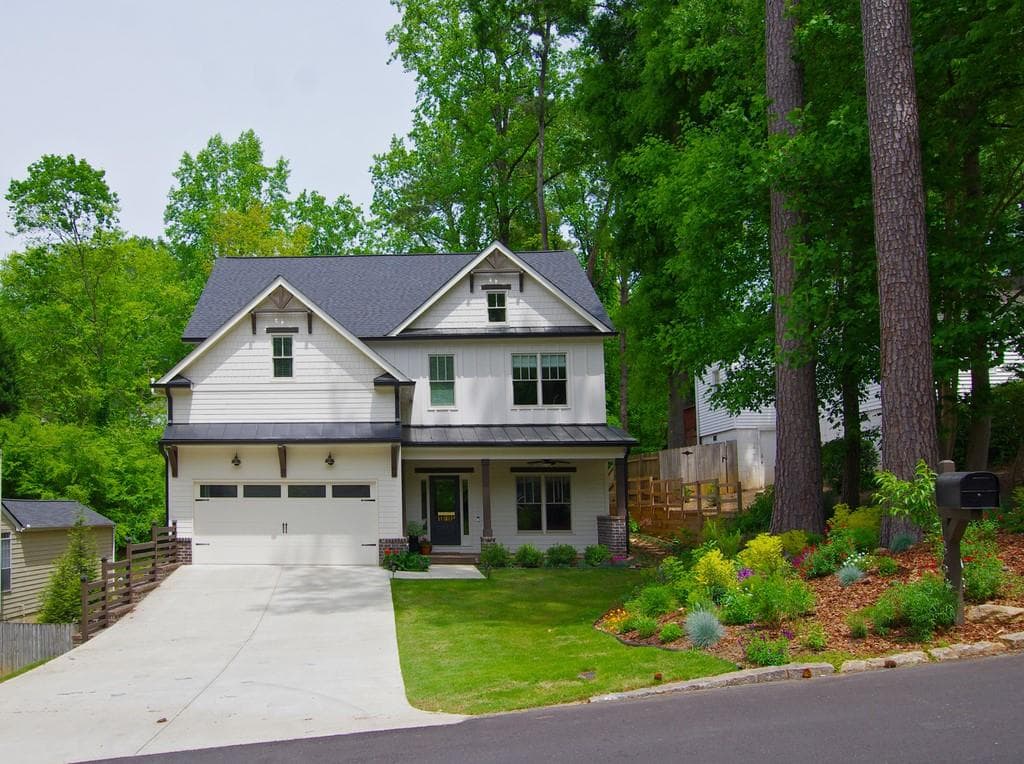 6 bedroom, 5 bathroom, 4,127 sq ft single family residence sold at 1368 Arnold Avenue, Atlanta, GA 30324