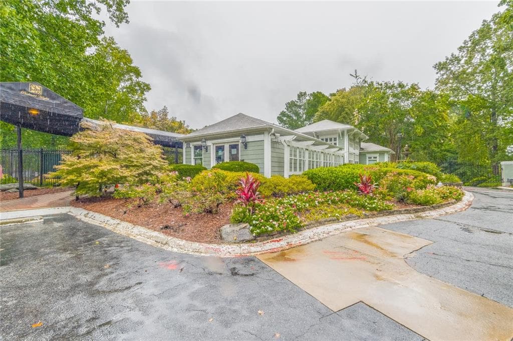 2 bedroom, 2 bathroom, 1,353 sq ft condominium sold at 803 Summit North Drive 803, Atlanta, GA 30324