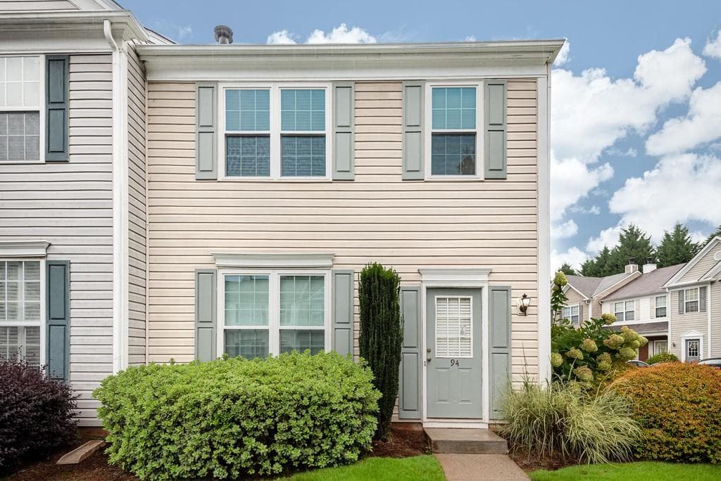 3 bedroom, 3 bathroom, 1,407 sq ft townhouse sold at 4645 Valais Court # 94, Alpharetta, GA 30022