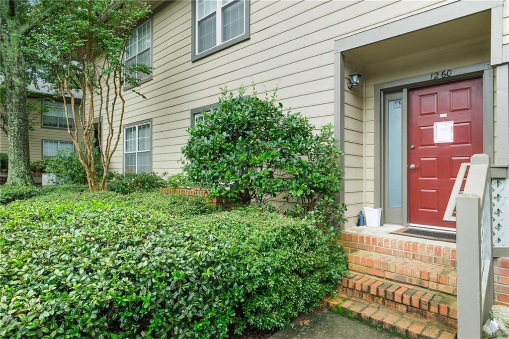 2 bedroom, 3 bathroom, 1,585 sq ft townhouse sold at 1260 Weatherstone Drive, Atlanta, GA 30324