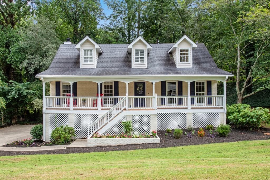 3 bedroom, 3 bathroom, 2,588 sq ft single family residence sold at 4202 Arbor Club Drive, Marietta, GA 30066
