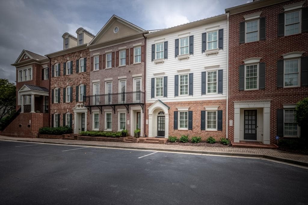 3 bedroom, 5 bathroom, 3,805 sq ft townhouse sold at 4389 Bridgehaven Drive 7, Smyrna, GA 30080