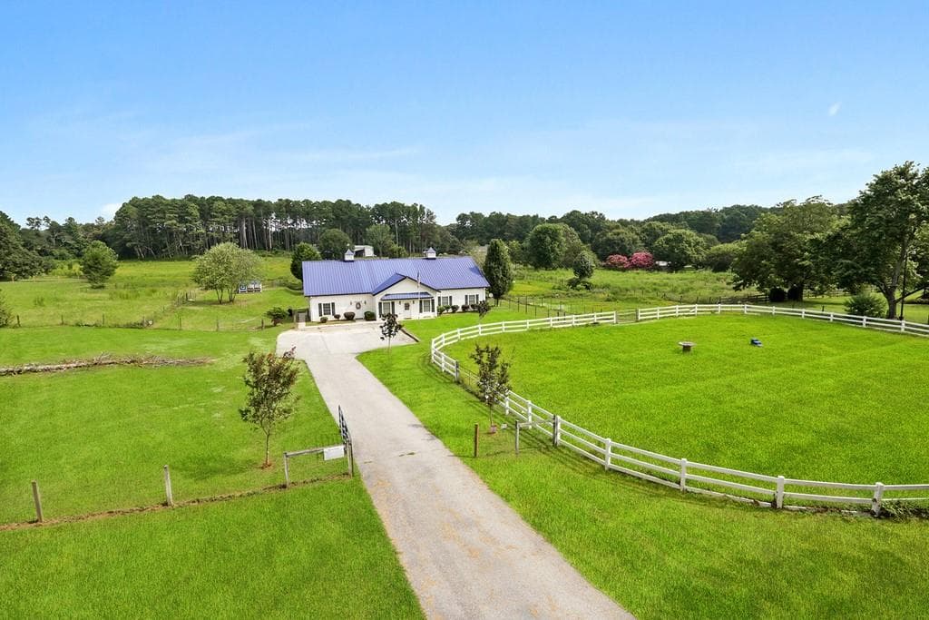 4 bedroom, 3 bathroom, 5,427 sq ft single family residence sold at 3121 CENTERVILLE ROSEBUD Road, Snellville, GA 30039