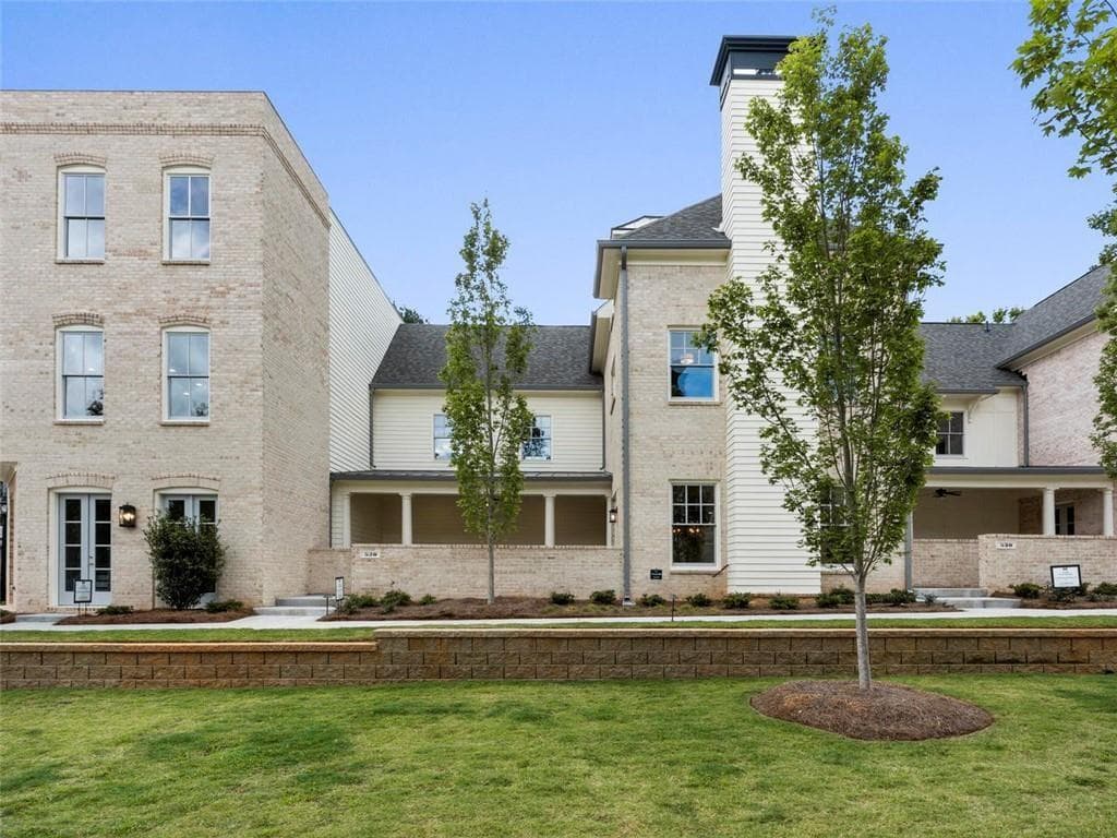 4 bedroom, 5 bathroom, 2,993 sq ft townhouse sold at 430 Clover Court, Roswell, GA 30075