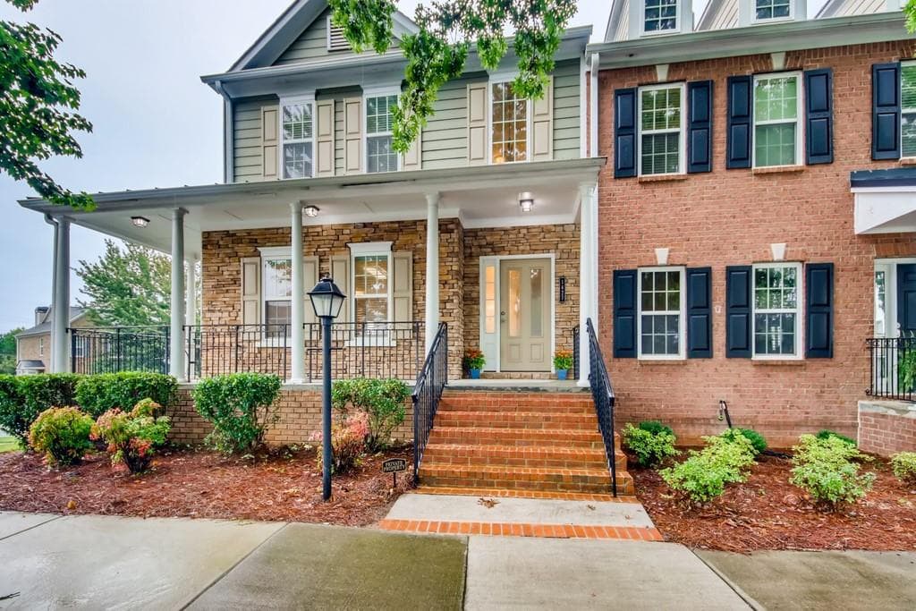 3 bedroom, 4 bathroom, 1,536 sq ft townhouse sold at 1427 Station Center Boulevard 1427, Suwanee, GA 30024