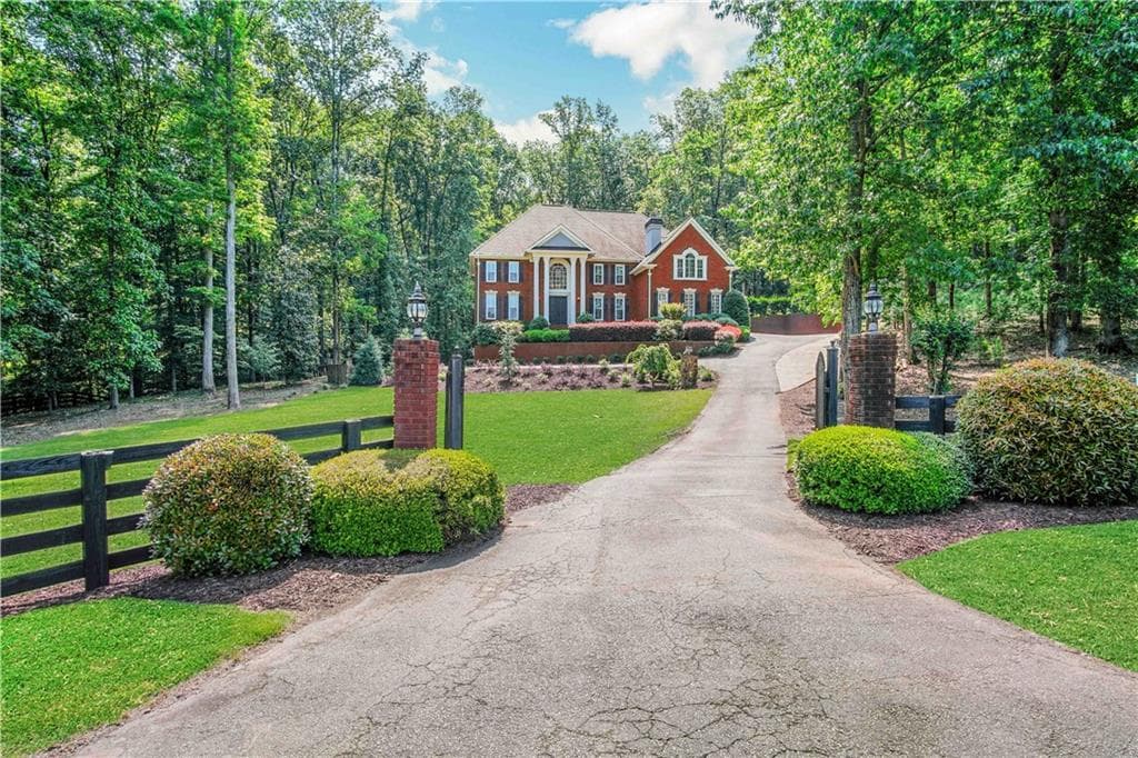7 bedroom, 7 bathroom, 7,754 sq ft single family residence sold at 2360 Saddlesprings Drive, Milton, GA 30004