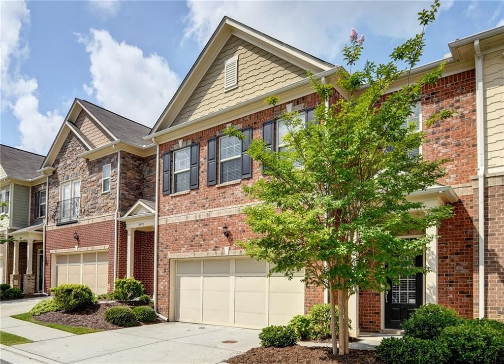 3 bedroom, 4 bathroom, 2,676 sq ft townhouse sold at 2495 Norwood Drive, Smyrna, GA 30080