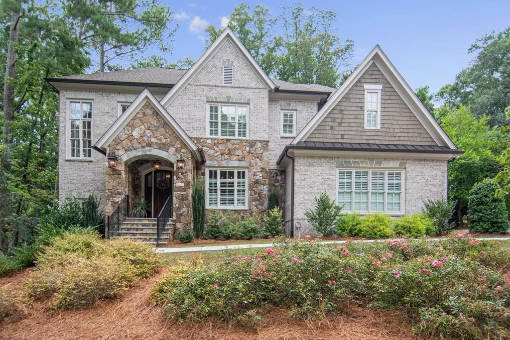 6 bedroom, 5 bathroom, 5,184 sq ft single family residence sold at 3282 Lenox Place, Atlanta, GA 30324