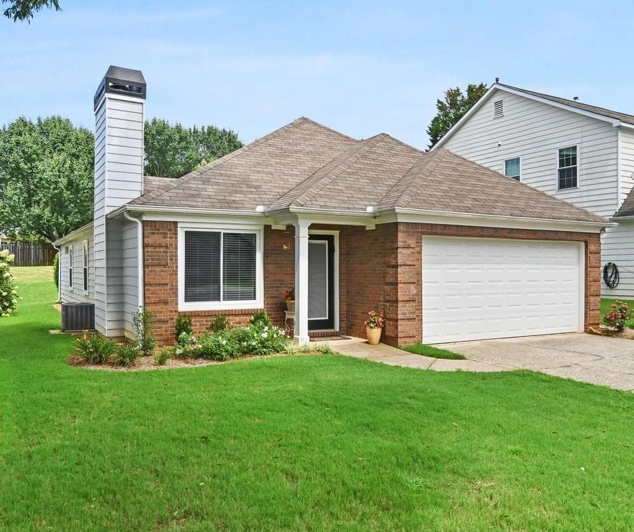 3 bedroom, 2 bathroom, 1,369 sq ft single family residence sold at 1160 Birchwood Lane, Roswell, GA 30076