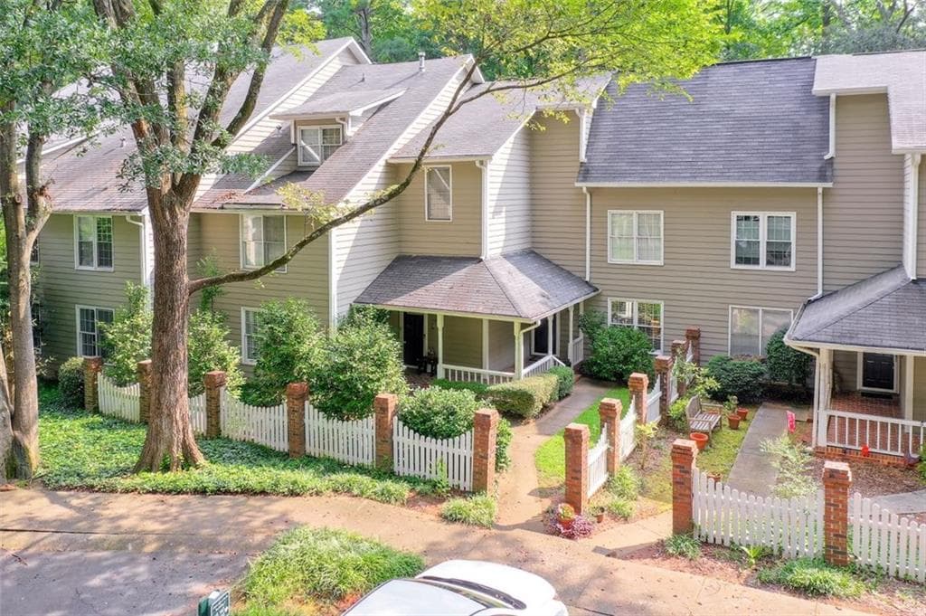 1447 Oakridge Circle, Decatur, GA 30033 — most recent listing photo
