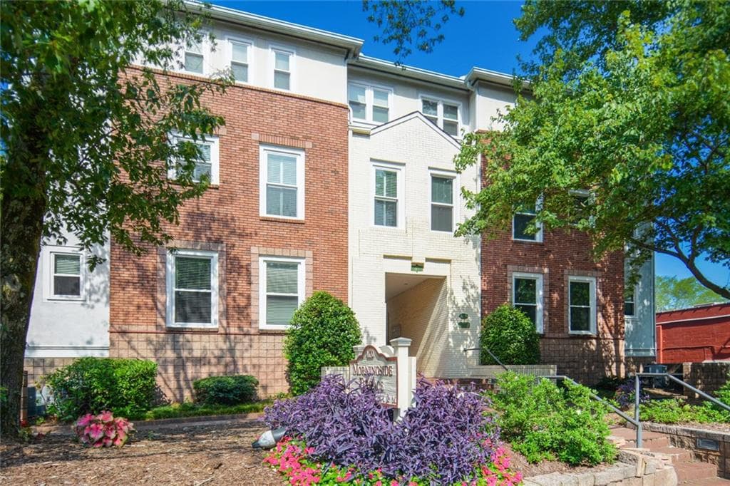 2 bedroom, 2 bathroom, 1,206 sq ft condominium sold at 1170 N Highland Avenue B8, Atlanta, GA 30306