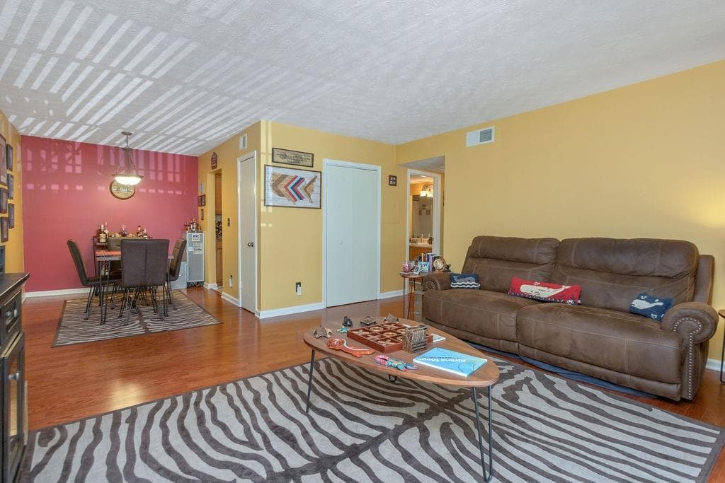 2 bedroom, 1 bathroom, 980 sq ft condominium sold at 3100 Seven Pines Court 304, Atlanta, GA 30339