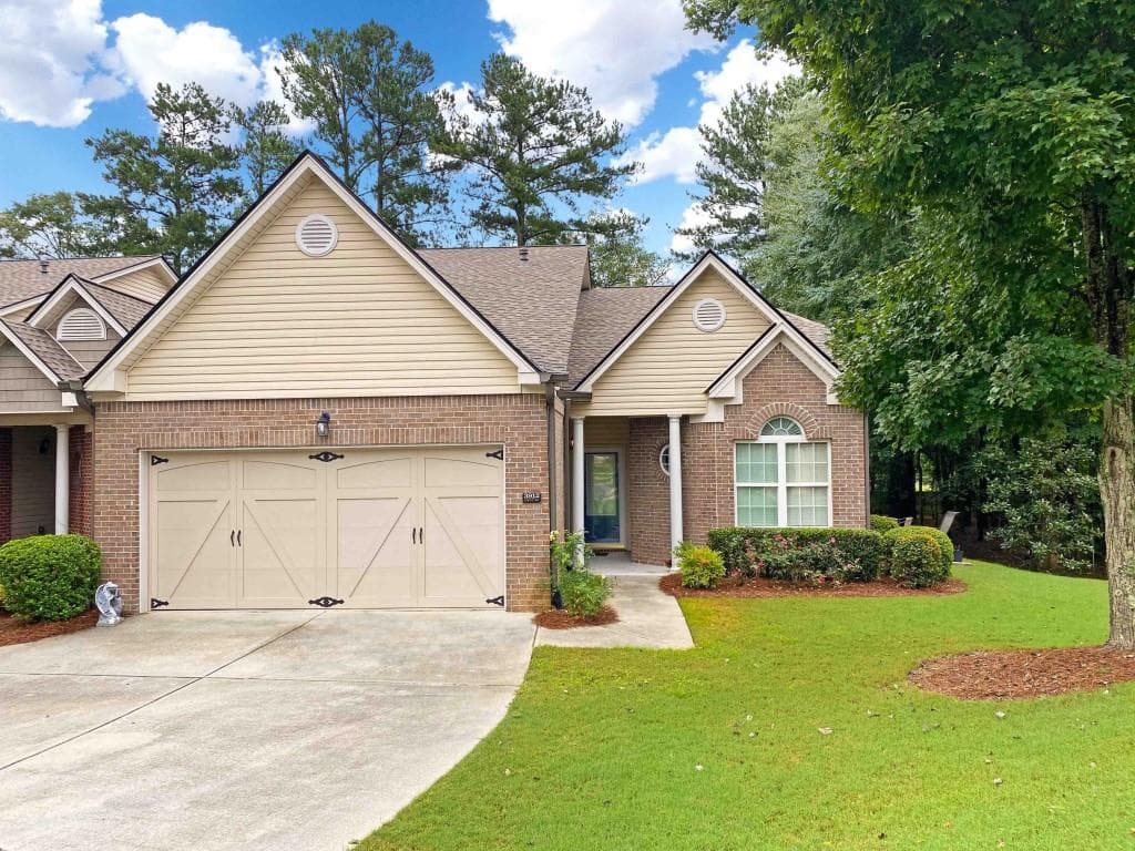 3 bedroom, 2 bathroom, 1,796 sq ft condominium sold at 3912 Abbott Way 2, Powder Springs, GA 30127