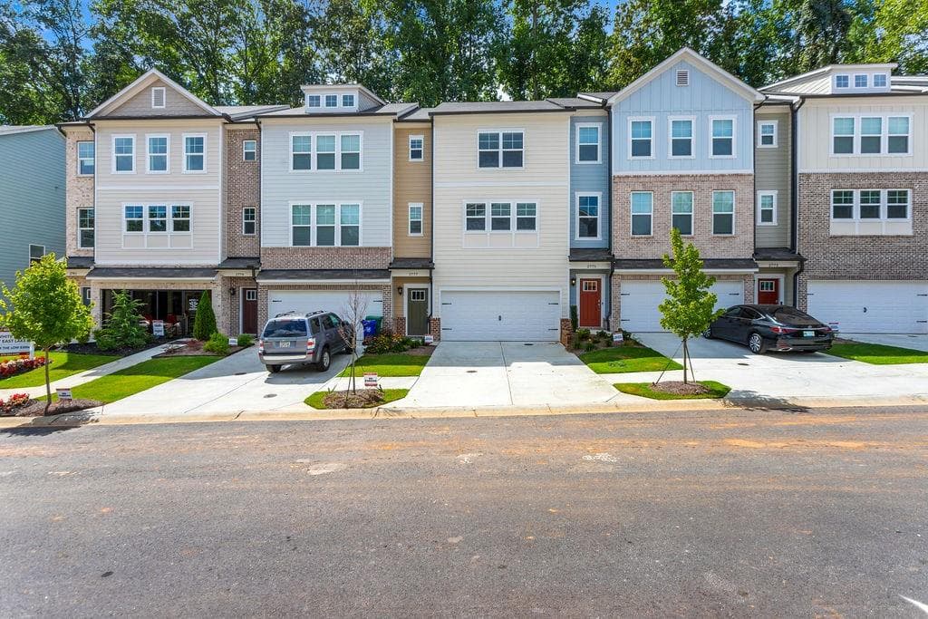 2777 White Oak Lane 21, Decatur, GA 30032 — most recent listing photo