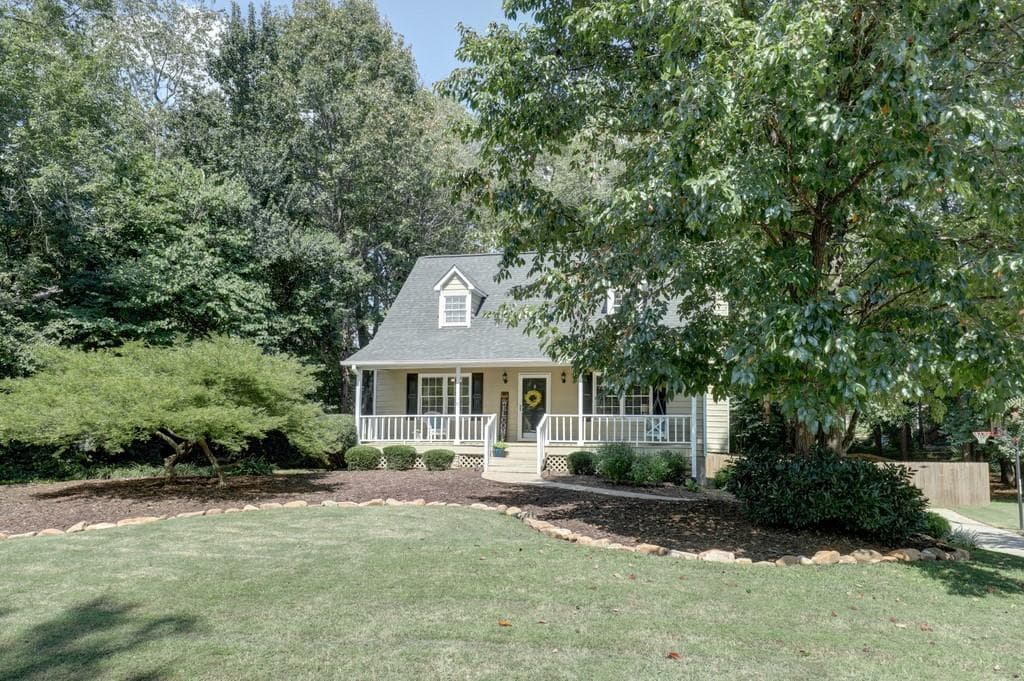 3 bedroom, 2 bathroom, 1,929 sq ft single family residence sold at 1918 Falcon Wood Drive, Marietta, GA 30066