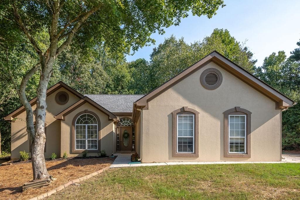 3 bedroom, 2 bathroom, 1,476 sq ft single family residence sold at 6512 Shady Valley Drive, Flowery Branch, GA 30542