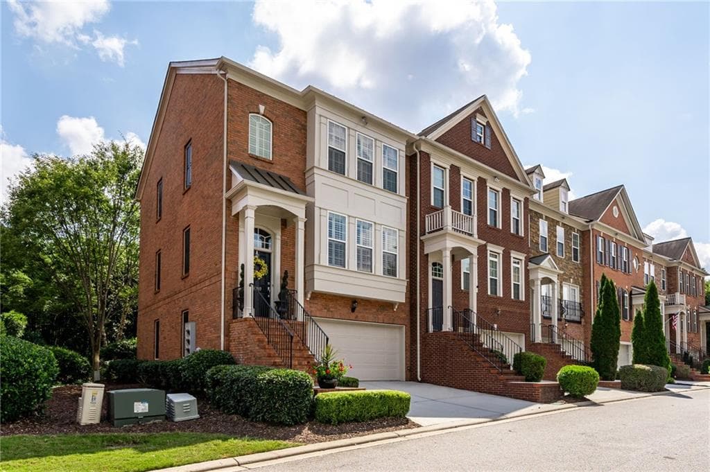 3 bedroom, 4 bathroom, 2,400 sq ft townhouse sold at 4969 Colchester Court, Atlanta, GA 30339