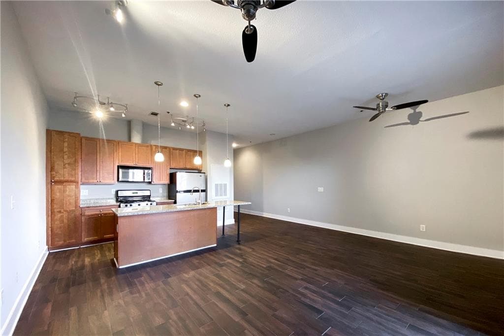 1 bedroom, 1 bathroom, 958 sq ft condominium sold at 1195 Milton Terrace 4106, Atlanta, GA 30315