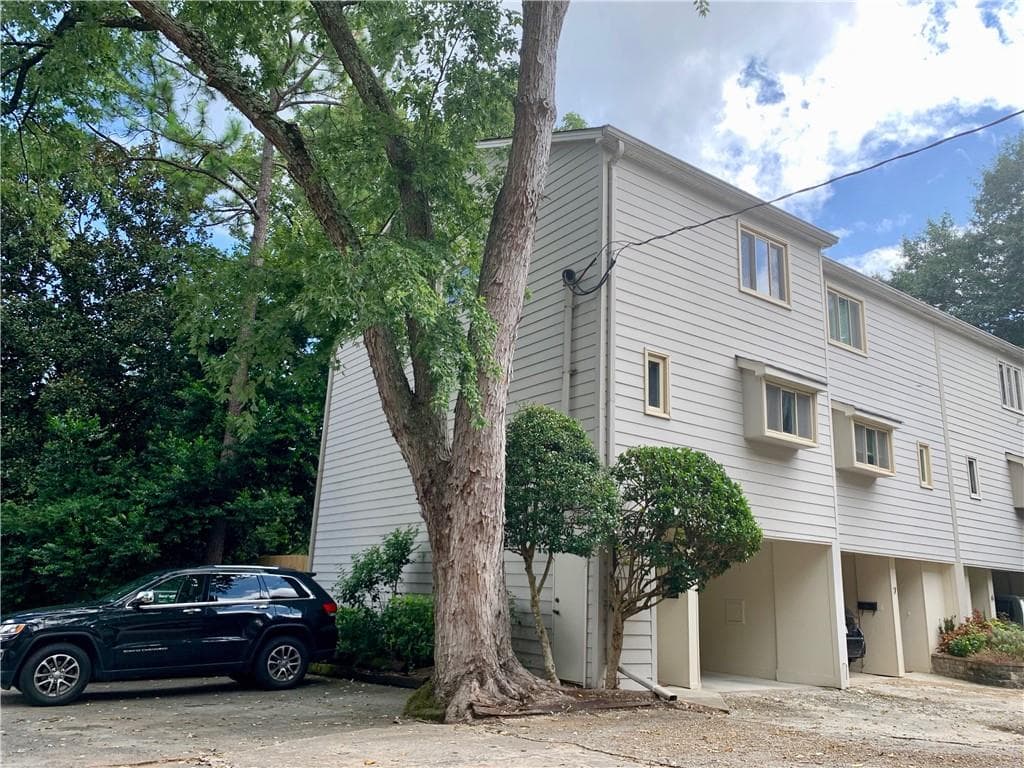 2 bedroom, 2 bathroom, 1,152 sq ft townhouse sold at 835 Glendale Terrace 8, Atlanta, GA 30308