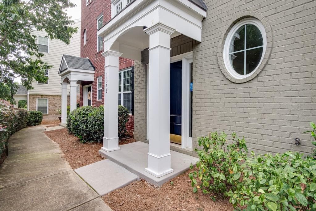 3 bedroom, 3 bathroom, 2,448 sq ft townhouse sold at 11358 Musette Circle, Alpharetta, GA 30009