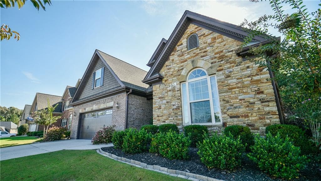 2692 Limestone Creek Drive, Gainesville, GA 30501 — most recent listing photo