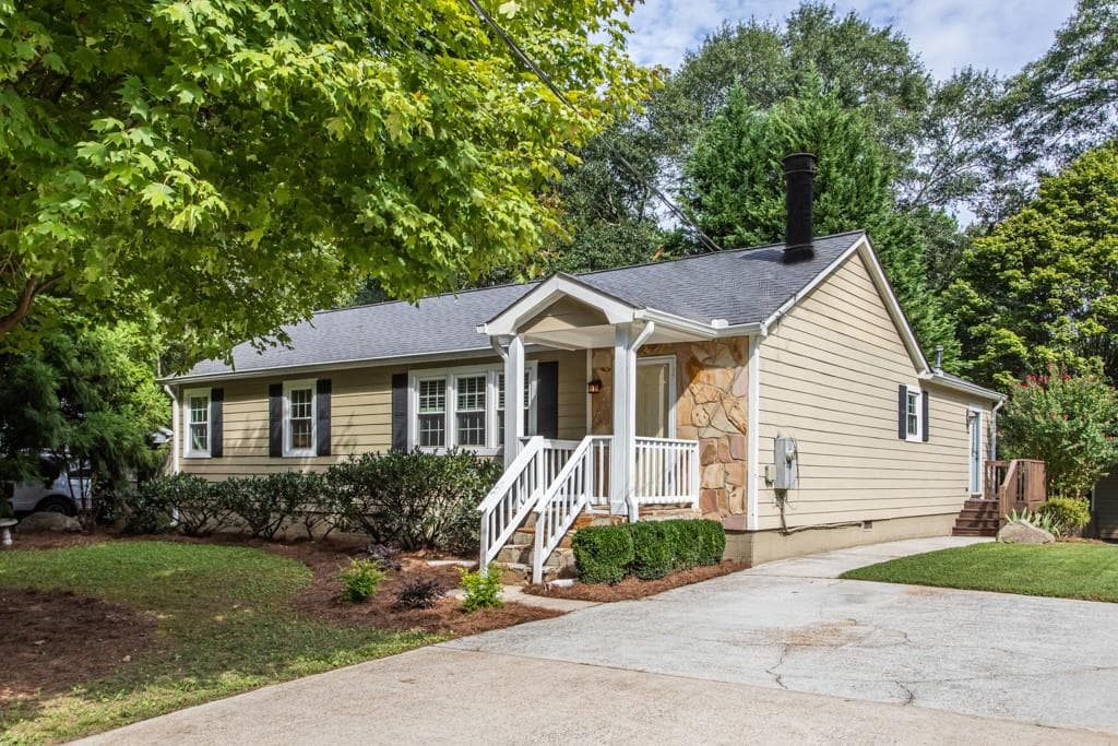 2 bedroom, 1 bathroom, 1,290 sq ft single family residence sold at 624 Scott Circle, Decatur, GA 30033