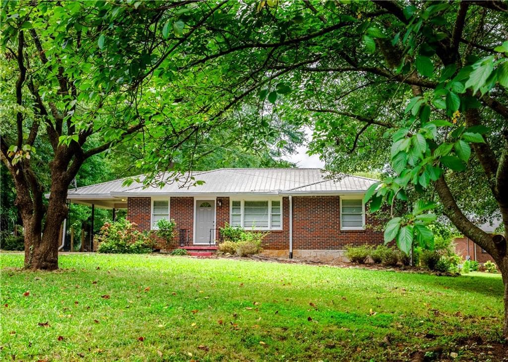 3 bedroom, 1 bathroom, 1,135 sq ft single family residence sold at 2605 Fox Hills Drive, Decatur, GA 30033
