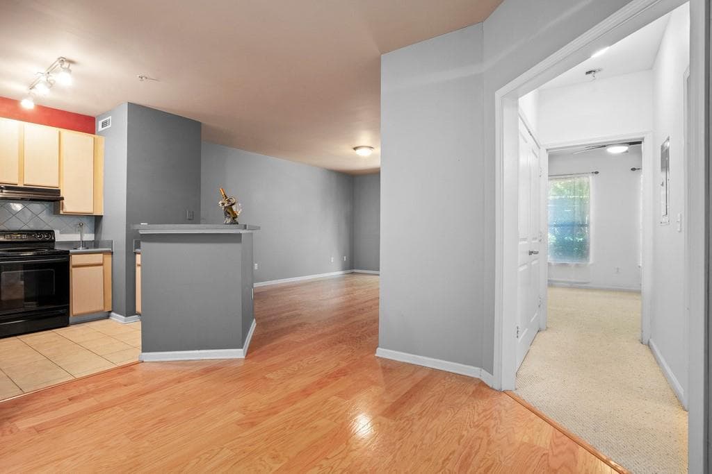 1 bedroom, 1 bathroom, 793 sq ft condominium sold at 821 Ralph McGill Boulevard 3211, Atlanta, GA 30306