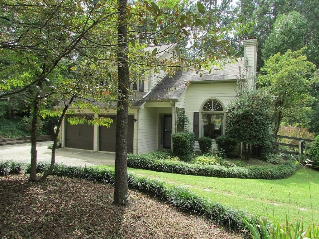 3 bedroom, 3 bathroom, 1,502 sq ft single family residence sold at 6025 Carriage Drive, Cumming, GA 30028
