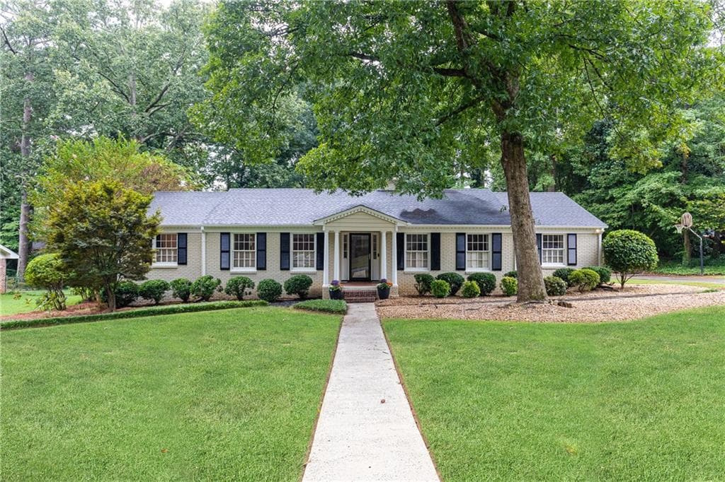 4311 E Kings Point Circle, Dunwoody, GA 30338 — most recent listing photo