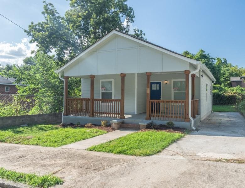 3 bedroom, 3 bathroom, 1,400 sq ft single family residence sold at 841 North Avenue, Atlanta, GA 30318
