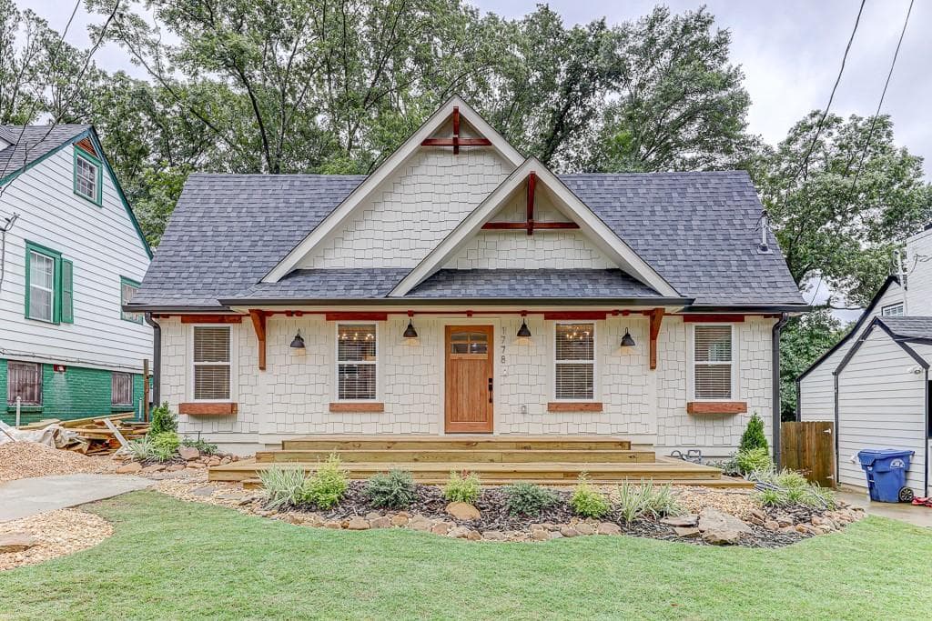 4 bedroom, 3 bathroom, 2,000 sq ft single family residence sold at 1778 Alvarado Terrace, Atlanta, GA 30310