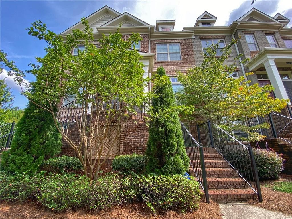 3 bedroom, 4 bathroom, 1,812 sq ft townhouse sold at 7210 Glisten Avenue, Atlanta, GA 30328