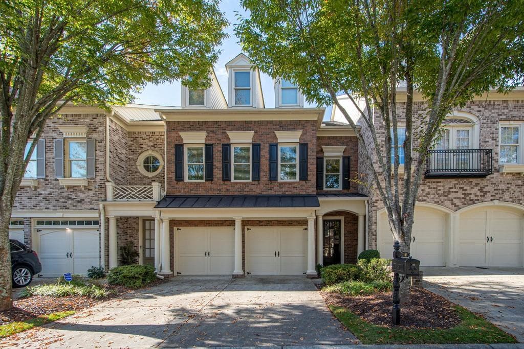 3 bedroom, 4 bathroom, 3,364 sq ft townhouse sold at 7548 Portbury Park Lane, Suwanee, GA 30024