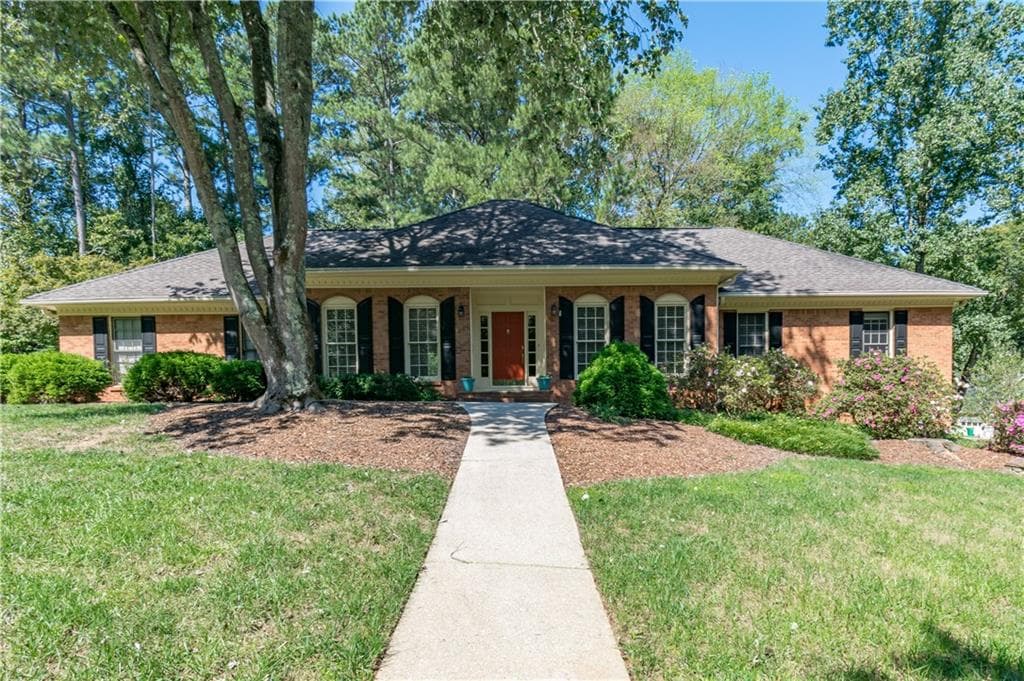 4 bedroom, 4 bathroom, 4,618 sq ft single family residence sold at 5280 Bannergate Drive, Johns Creek, GA 30022