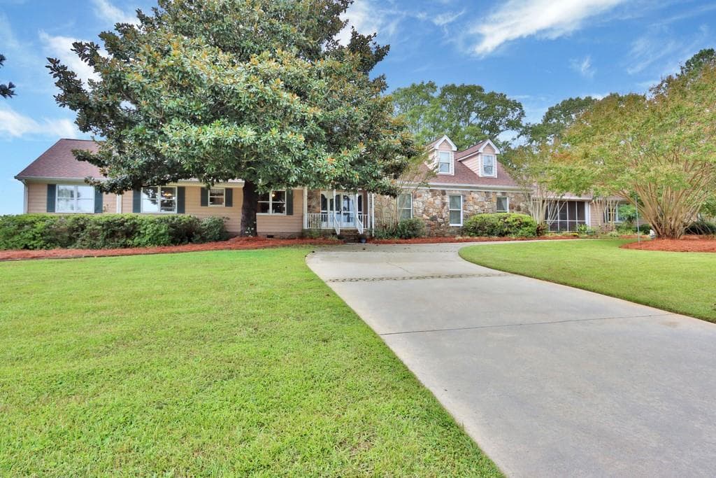 5 bedroom, 6 bathroom, 5,807 sq ft single family residence sold at 1010 Country Lane, Loganville, GA 30052