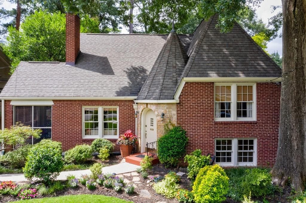 3 bedroom, 2 bathroom single family residence sold at 689 Cumberland Circle, Atlanta, GA 30306