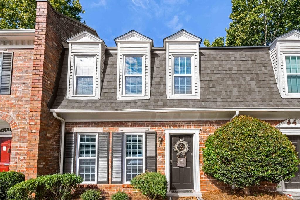 2 bedroom, 3 bathroom, 1,320 sq ft townhouse sold at 6 Palace Green Place, Atlanta, GA 30318